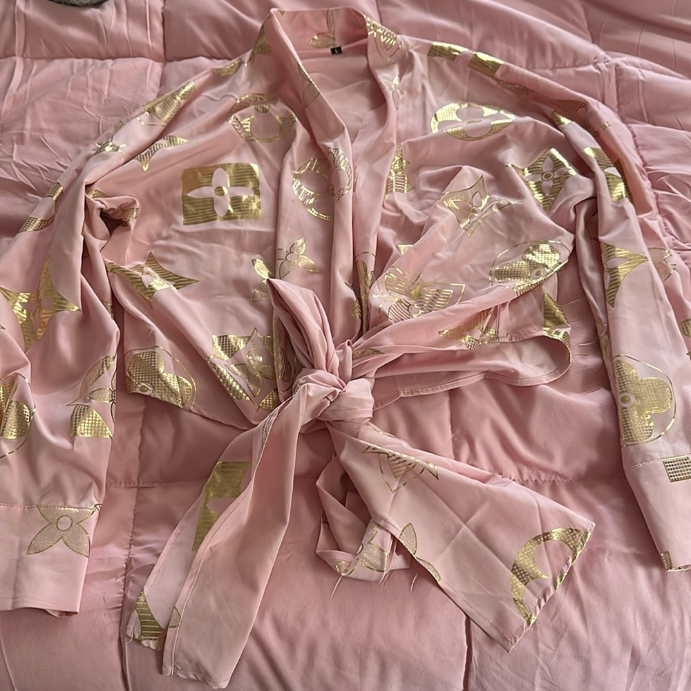 Pink crop top blouse